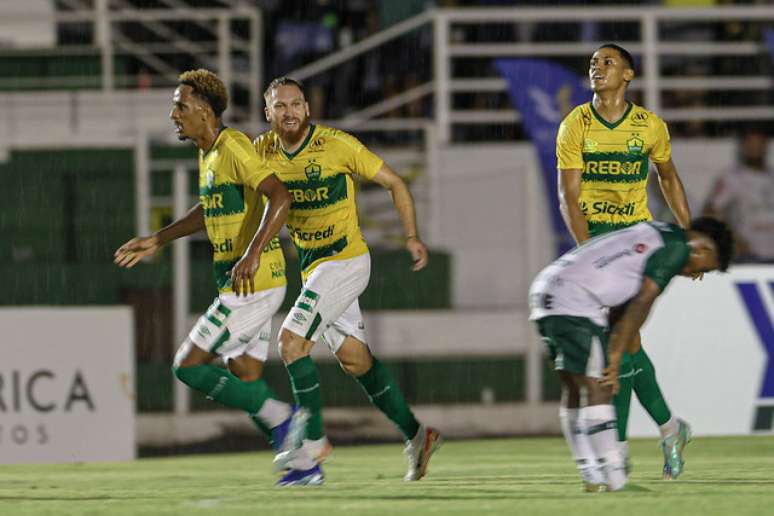 Cuiab&aacute; vence o cl&aacute;ssico contra o Luverdense