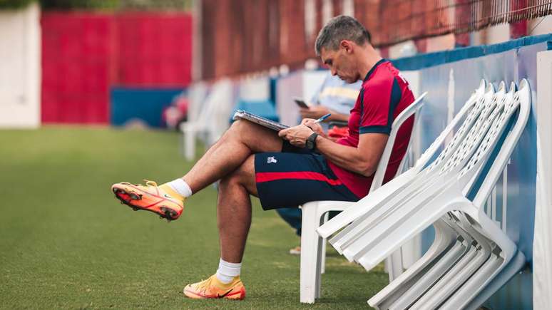 Juan Pablo Vojvoda recusou proposta do S&atilde;o Paulo e segue no Fortaleza pra 2024. 