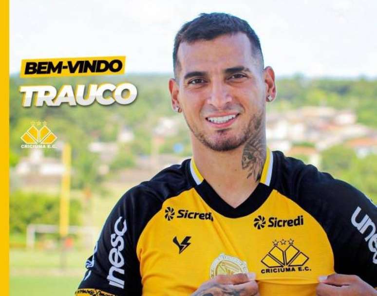 Aos 31 anos o lateral retorna ao Brasil e assinou com o Criciúma até o fim da temporada - 