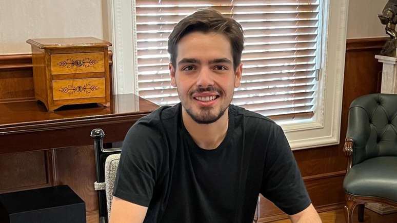 Filho de Faustão, João Silva completa 20 anos e ganha homenagem da mãe