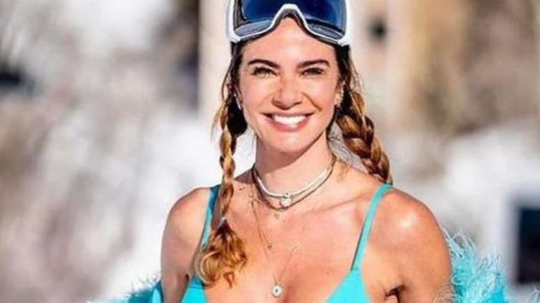 Luciana Gimenez impresses when she appears in a skimpy bikini in the snow
