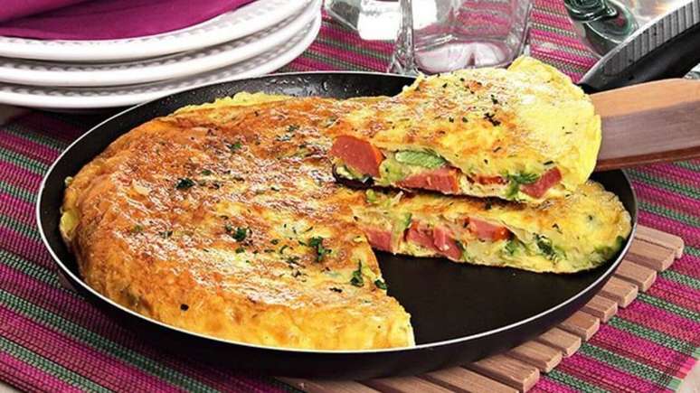 Sausage and courgette omelette: economical and practical side dish