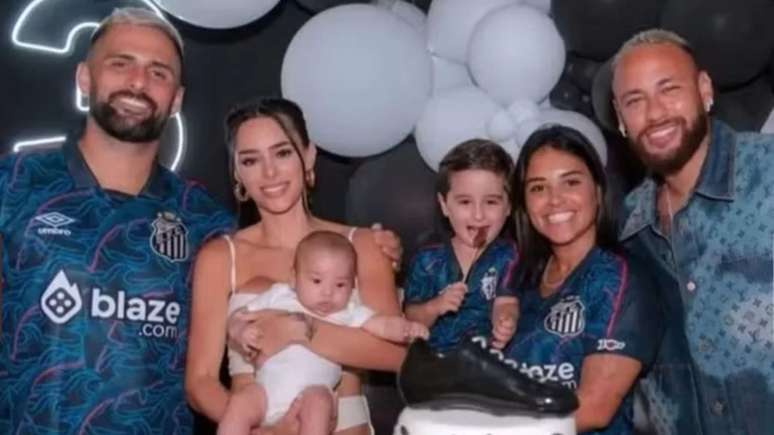 Neymar Jr and Bruna Biancardi are caught together at a party;  I wait!