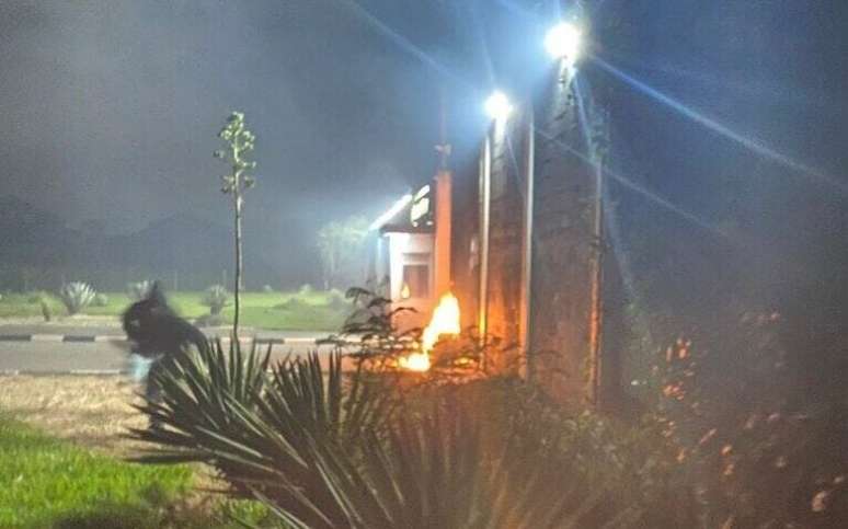 CT do Corinthians alvo de ataque com fogos de artifício durante treinamento