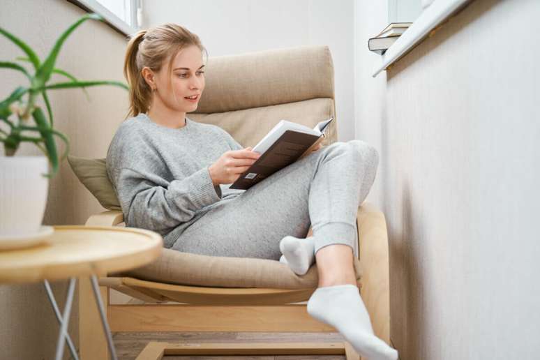 Os livros proporcionam momentos de reflexão e inspiração que podem enriquecer nossa jornada pessoal