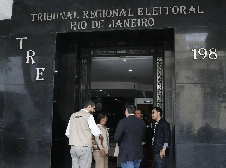 Fachada do prédio do Tribunal Regional Eleitoral, no Rio de Janeiro.
