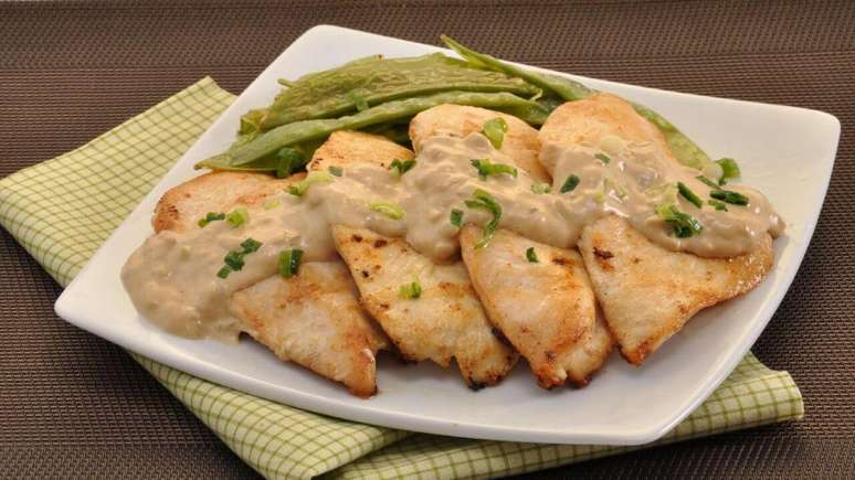 Chicken fillet in rust sauce: easy and tasty recipe