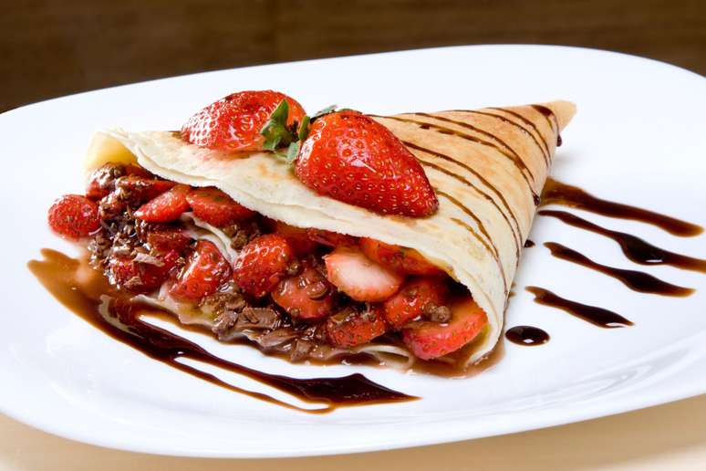 Crepe de chocolate com morango