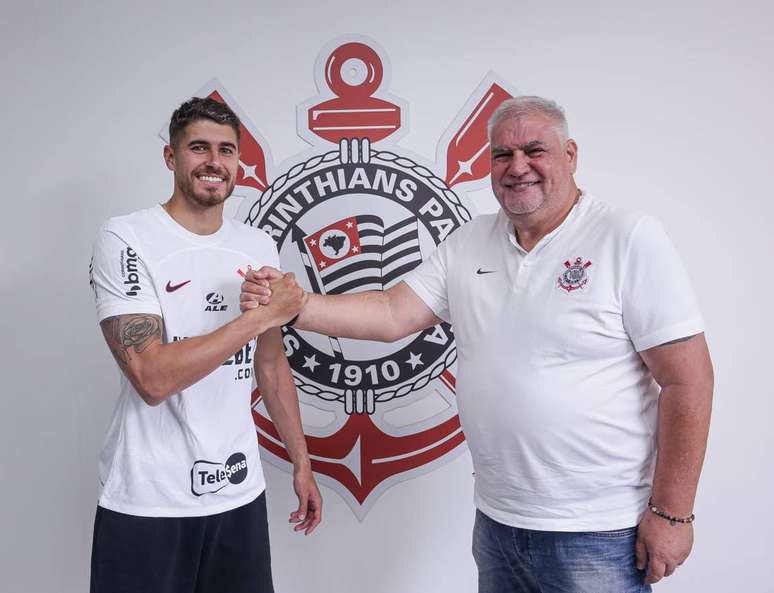 Pedro Raul foi anunciado como refor&ccedil;o do Corinthians.
