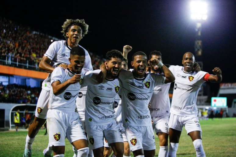 Sport comemorando gol contra o Flamengo-PE 
