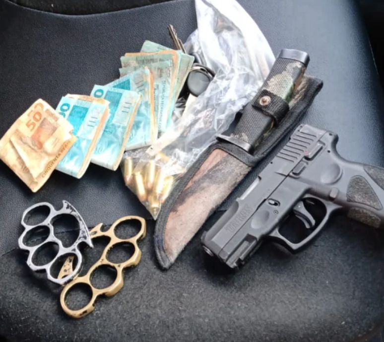 PM apreende arma, dinheiro e faca com suspeitos de realizar bloco clandestino em BH