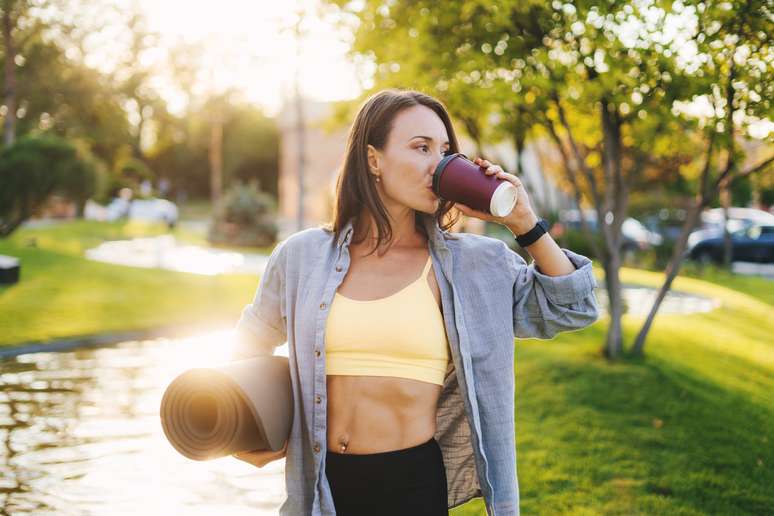 Does pre or post workout coffee help in the gym?  Nutri explains the real benefits