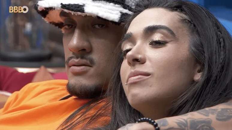 Bbb 24 Novo Casal Bin E Giovanna Protagonizam Beijão Durante A Festa