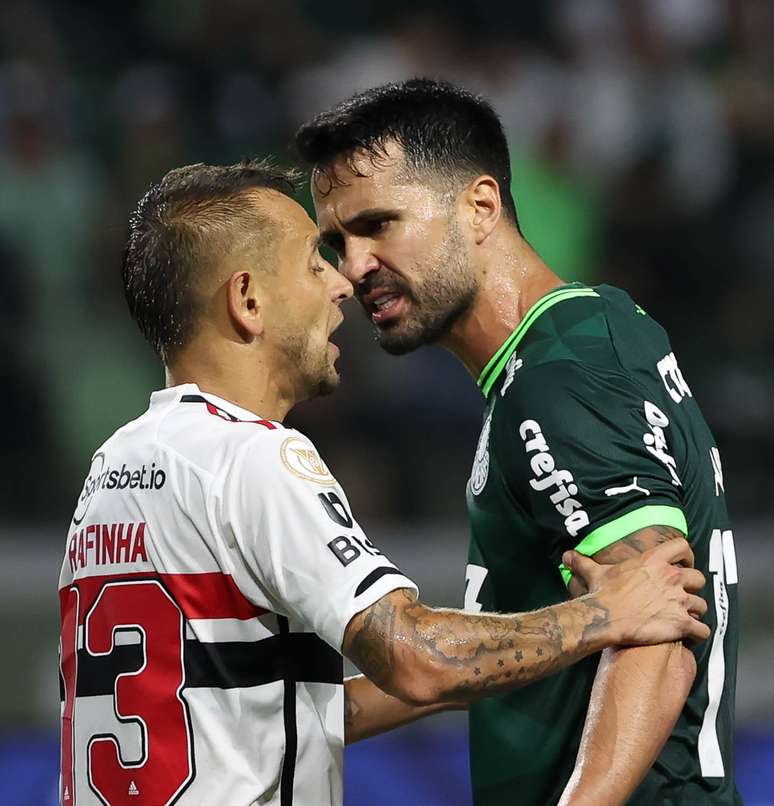 O jogador Luan, em jogo contra a equipe do São Paulo FC, durante partida válida pela vigésima nona rodada, do Campeonato Brasileiro, Série A, na arena Allianz Parque. 