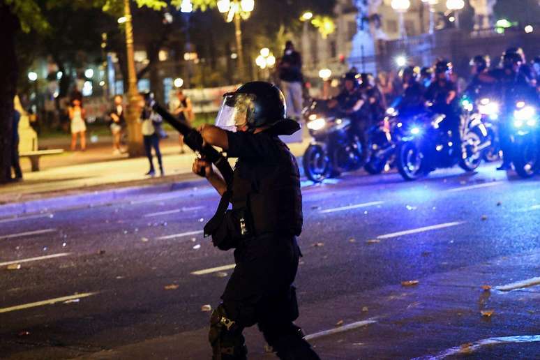 Manifestações contra projeto aumentaram e ficaram mais violentas na quinta-feira (02)