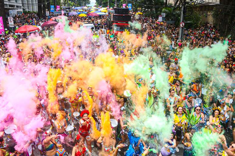 Bloco Abalô-caxi é referência para comunidade LGBTQIA+ mineira 