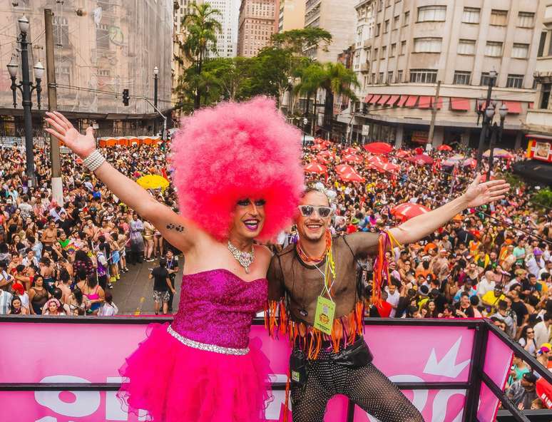 MinhoQueens, de SP, torna qualquer participante uma "drag queen do 'Minhocão'"