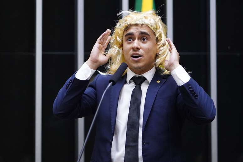 Juíza considerou que falas do parlamentar ultrapassaram a liberdade de expressão e promovem o ódio às pessoas trans