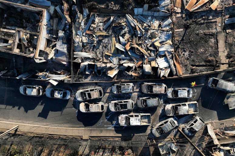 Vista aérea de efeitos dos incêndios nas colinas de Viña del Mar, Chile