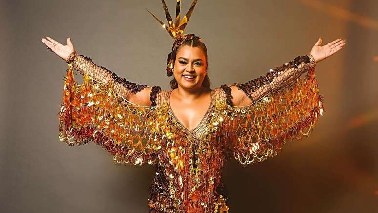 Cantora celebra o carnaval junto com outros artistas no Bloco da Preta, no Rio de Janeiro