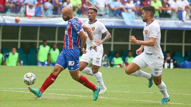 Thaciano marcou o primeiro gol da vitória do Bahia 