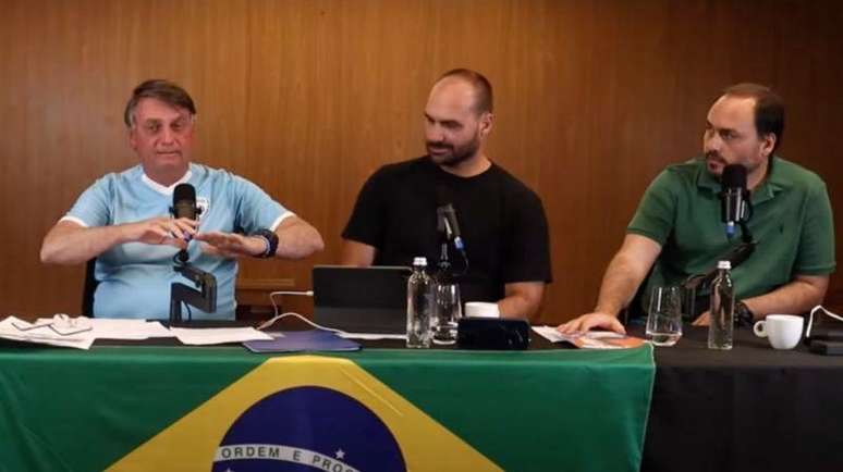 Operação da PF apura se 'Abin paralela' beneficiava família do ex-presidente Jair Bolsonaro