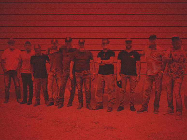 A imagem mostra supostos integrantes do grupo Invasão Zero, organização paramilitar de fazendeiros.