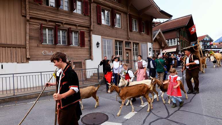 A tradição de pastoreio alpino, também conhecido como “transumância”, é conhecida por todos os Alpes, incluindo Áustria, Itália e Alemanha.