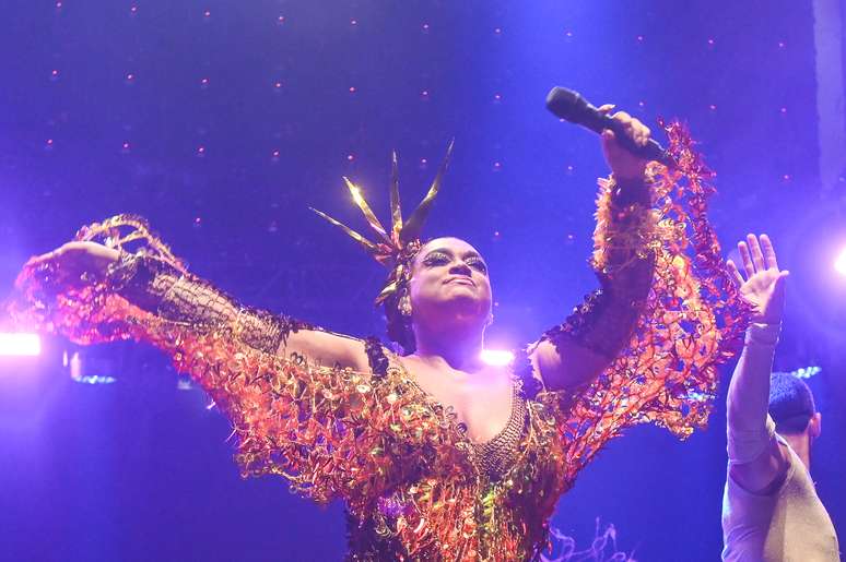 Preta Gil pays homage to Rita Lee, sings with her niece and moves fans in more than four hours of show