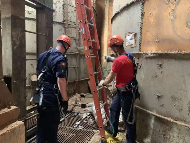 The man suddenly falls ill and dies while working in a silo inside Passo Fundo