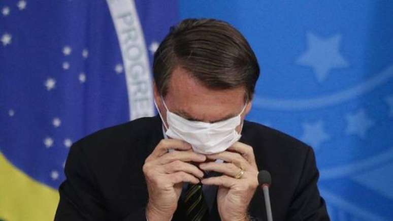 Ex-presidente Jair Bolsonaro (PL) tinha mais de R$ 1 milhão em multa por não cumprir a norma de uso de máscara na pandemia de Covid-19