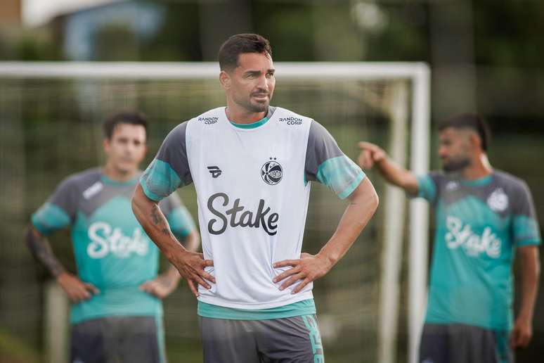 Atacante Gilberto em treino de preparação do Juventude - 