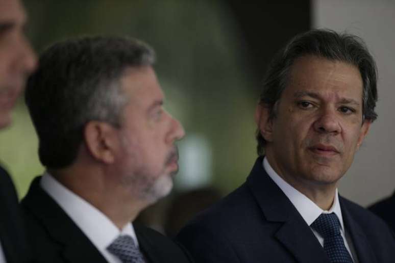 Líderes da Câmara cancelam reunião com Haddad e Padilha diante de tensão entre Lira e governo Lula