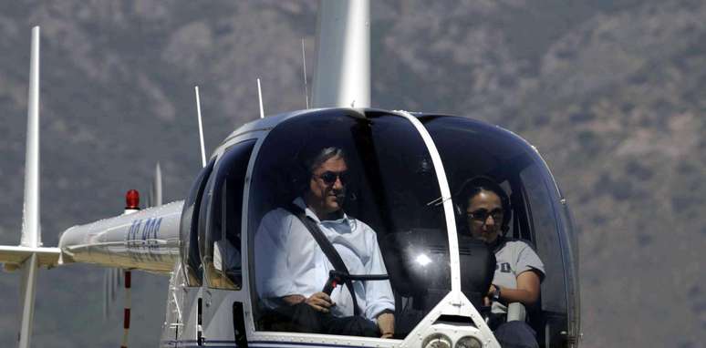 Sebastian Piñera em seu helicóptero, em foto de 2006