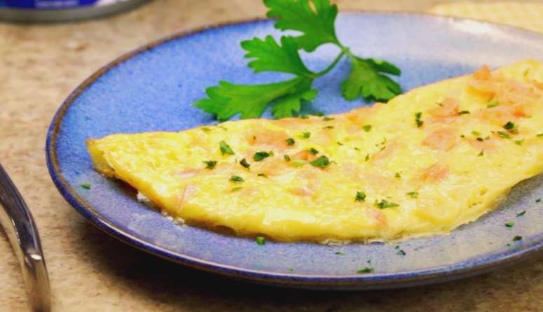 Veja como fazer omelete de atum em apenas 20 minutos