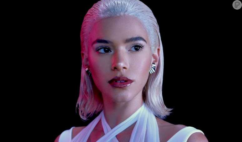 The blonde Bruna Marquezine at the cinema?  The actress is under consideration for an adaptation of “The Seven Husbands of Evelyn Hugo”