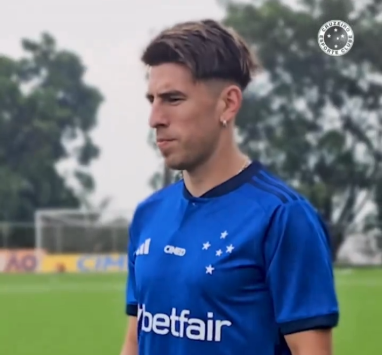 Cruzeiro oficializa a contratação do argentino Lucas Villalba