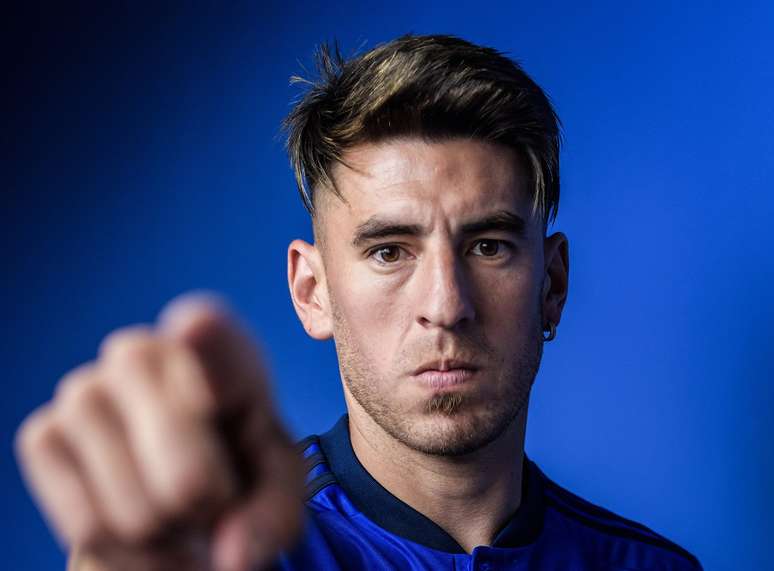 Villalba em anúncio pelo Cruzeiro