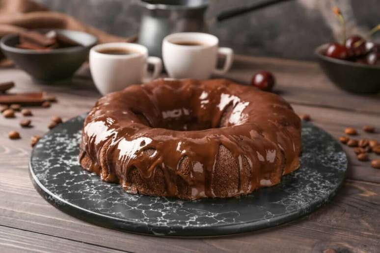 Bolo de chocolate com ora-pro-nóbis