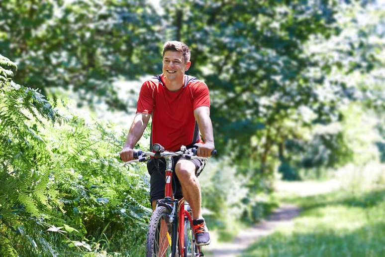 Andar de bicicleta é benéfico para a saúde e para o meio ambiente