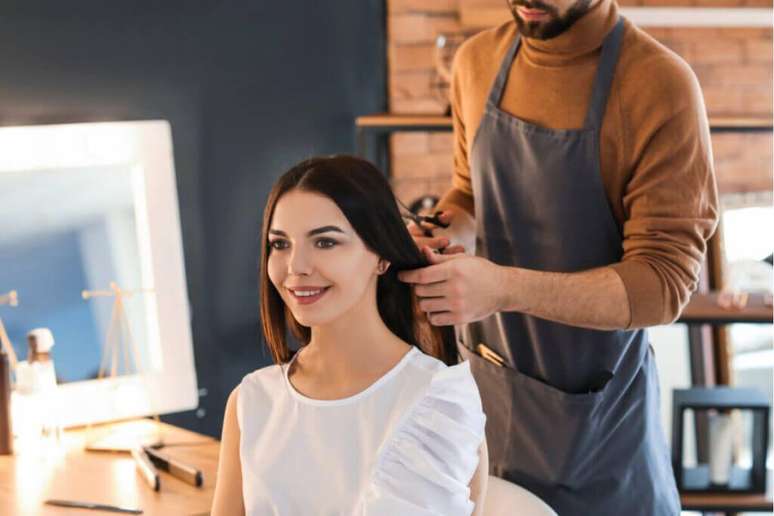 Cabelo longo não é indicado para quem trabalha com o público 