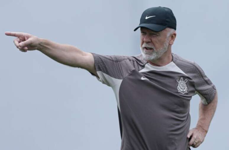 Mano Menezes asks for guarantees from Corinthians for the dismissal fine