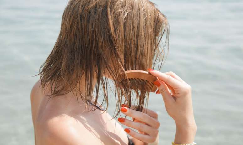 Cabelo à prova de verão: 7 dicas para proteger a saúde dos fios