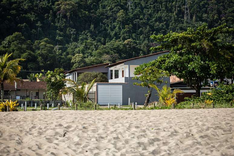 Casa fica em uma pequena vila paradisíaca a 50 km da cidade de Angra dos Reis.