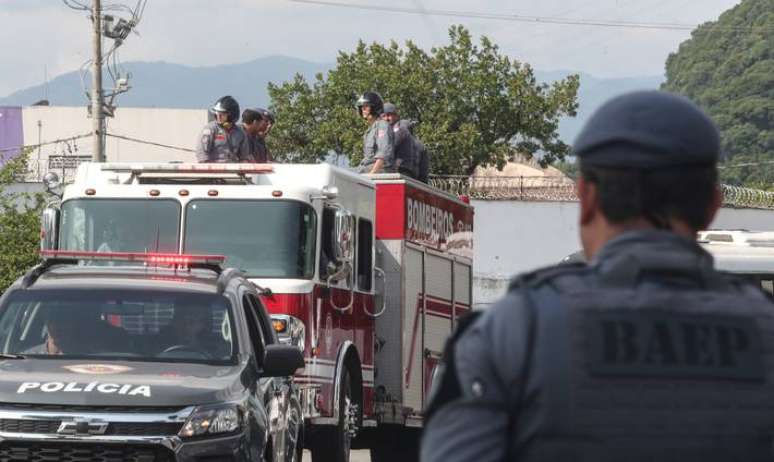 Corpo do cabo Jose Silveira dos Santos, do 2° Batalhão de Ações Especiais de Polícia (BAEP), da Polícia Militar, no cemitério Areia Branca, em Santos.