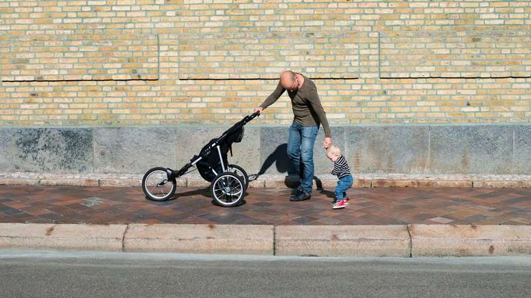 Pais e mães na Suécia, somados, têm direito a 480 dias de licença parental