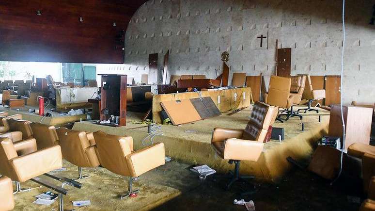 Plenário do STF sofreu graves danos nos ataques de 8 de janeiro