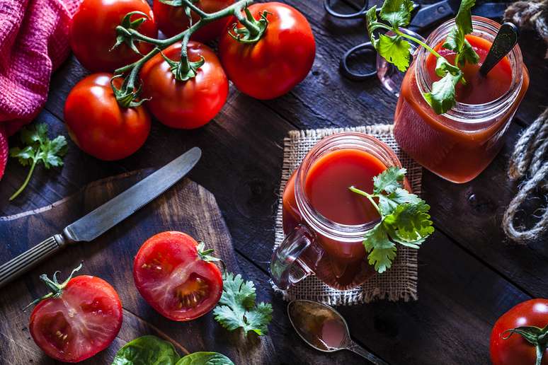 Suco de tomate é ótimo para se recuperar da ressaca