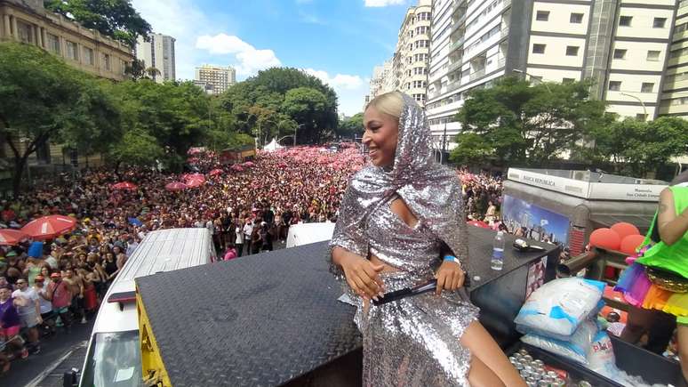Minhoqueens leva fervo de hits pop com política para o carnaval de SP