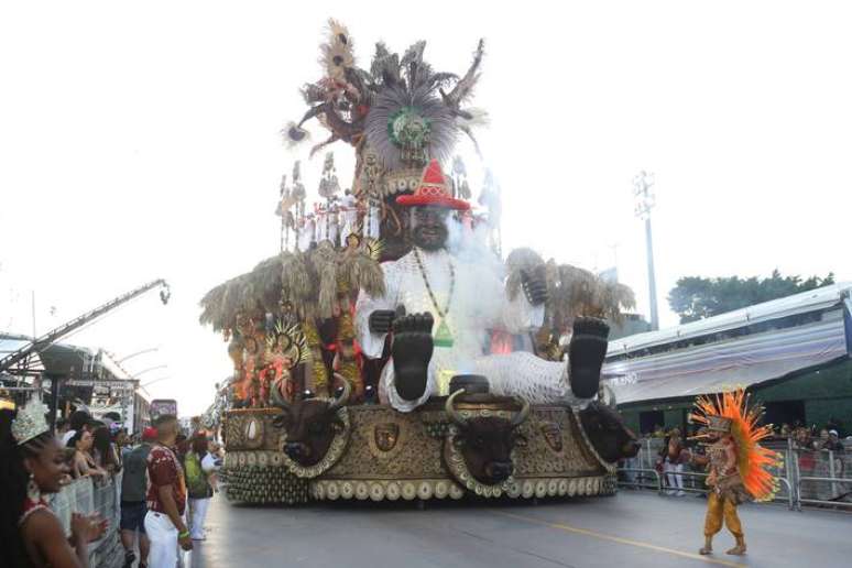 Última escola a se apresentar, a Acadêmicos do Tucuruvi exaltou a cultura afro-brasileira durante uma animada apresentação, que foi até perto das 7h.